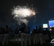 '배달의 마황' 시선강탈, 최고의 ★은 41세 큰형님 몫...뜨거웠던 한 여름 밤의 야구 축제[인천 리포트]