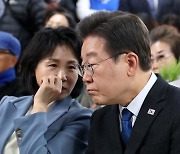 "정권 수호에 이재명 제물 삼지 말라"...민주당, 李 부부 '물타기 소환' 반발