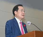 홍준표 시장, 한동훈·진중권 동시 저격…"얼치기들에게 총선때 부터 당 휘둘려 가당치 않다"