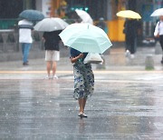 전국 곳곳 장맛비…낮 최고기온 34도