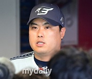 “12년만에 KBO 돌아와서, 너무 보여주려는 마음이…” 류현진 고백, 김경문의 ‘편안한 에이스’로 귀환[MD인천]