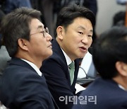 "장인이 왜 부엉이 바위 올라갔는지"…'검사탄핵 기권' 곽상언 향한 비난