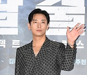 [mhn포토] 주지훈 '여유로운 인사'