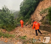 [속보] 윤 대통령 "기존 예측을 넘어서는 기상이변 대비 철저"