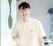 "He´s back!" 손흥민, '생일날' 토트넘 훈련 합류…'엄지+미소' 캡틴이 선물한 감동 컴백