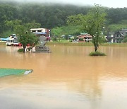 충남 논산 산사태 경보..."도로 침수·주민 대피"