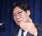 [IS 현장] 홍명보 뽑은 이임생 이사, “외국인 감독 후보보다 나았다…연봉도 동등하게 요구”