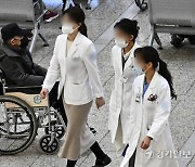 의료공백 마지막 출구전략’…정부, ‘미복귀 전공의’ 행정 처분 안한다