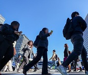 최저시급보다 낮은 초과 근무수당..."9급 공무원 안 할래요"