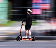 “‘킥라니’에 깜놀할 일 없어지려나”…‘도로 위 시한폭탄’ 전동킥보드 최고 속도 20km로