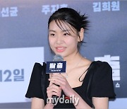 [MD포토] 김수안 '좀비에 이어 이번엔 개'