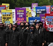 [헤럴드pic] ‘구호를 외치는 노조원들’