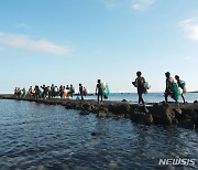 "만 70세 이상 제주 해녀는 고령해녀 수당 신청하세요"