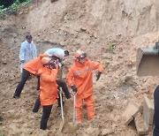 “산이 무너져”… 충북 옥천서 매몰된 50대 숨진 채 발견