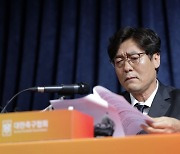 "외국인은 철학 입힐 시간이 부족하다"…스스로 5개월 낭비한 축구협회가 할 소리인가