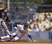 Brewers Dodgers Baseball