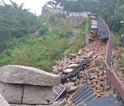 전국 곳곳에 ‘천둥·번개’ 동반한 비…체감온도 31도[내일날씨]