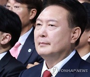 김건희 여사 문자 5건 원문 공개…"尹 역정에 마음 상하셨을 것"