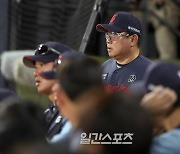 베테랑 셋업맨 치명적 송구 실책...롯데 자이언츠, 6월 승률 1위→7월 승리 없이 3연패