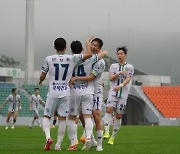 '9경기 연속 무패' 남양주시민축구단, FC충주에 원정 3:2 역전 승