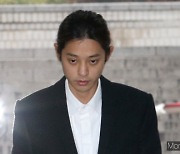 정준영, 출소 후 프랑스서 목격… "클럽서 여자 꼬시더라"