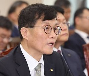 이창용 총재 "부동산PF 연착륙… 물가·성장 고려해 기준금리 결정"