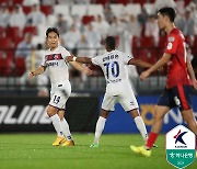 '역시 해결사, 윤빛가람 결승골' 수원FC, 수중전 혈투 끝 김천에 3-2 승리... 선두와 승점 3점 차 '5위'