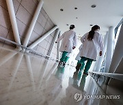 전공의 사직처리 앞둔 병원들 '난감'…"떠넘기기", "시일 촉박"