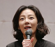 인사말하는 클라라 주미 강