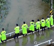 이틀간 퍼부은 집중호우…농작물 침수되고, 급류에 실종도