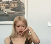 블랙핑크 로제, 민낯도 예쁘네…어딘가 달라진 듯한 눈매에 폭발하는 분위기