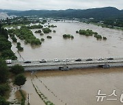 폭우에 물 불어난 대구 금호강