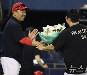 '대역전승' 이범호 감독 "마지막까지 포기 안한 선수들 칭찬"