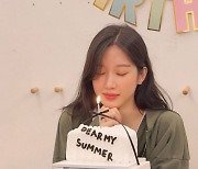 [SCin스타] 생일 맞은 문가영, 고운 두건 쓰고 두손 모아 기도 "HBD"