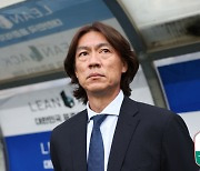 “분노 자유롭게 표출하라” 장대비 내리는 울산, 홍명보 향해 어떤 메시지 나올까 [IS 울산]