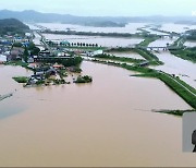 “이런 비는 처음”…1시간에 111mm ‘야행성 폭우’