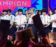 [포토] NCT 위시, 1위 수상… '시즈니 고마워~'