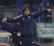 Two jobs at once? Could Hong Myung-bo pull a Hiddink?