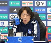 Korea manager maintains he really did not want the job in first press conference since appointment