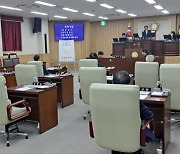 텅 빈 의령군의회 의장 선거 '파행'