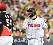 [MD포토] 박동원 '양현종, 오늘은 내가 안타쳤어'