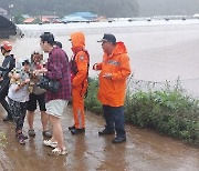 충남권 폭우로 2명 사망, 1000건 넘는 피해 발생(종합)