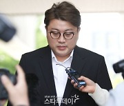 ‘뺑소니 혐의’ 김호중, 오늘(10일) 첫 재판...무슨 말 할까