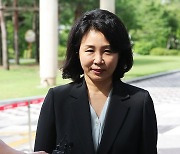 법원 들어서는 김혜경 씨