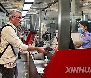 "Laowai" in China | China sees surge of foreign travelers following transit visa-free policies