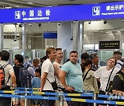 "Laowai" in China | China sees surge of foreign travelers following transit visa-free policies