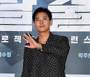 '탈출' 위한 주지훈 불쇼, CG 아니었다…"차력사보다 훨씬 큰 불 내뿜어"