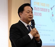 "주택은 소유 아닌 거주 공간"... 문재인 만난 김두관, 첫 정책 공약 발표