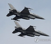 나토 회원국들, 우크라 F-16 인도 개시…젤렌스키 "128대 달라"