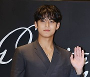 [포토] 세븐틴 민규, 훈훈한 손인사